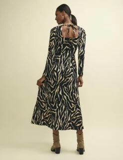 Front Page -UK Clothing Sales d240057mlt bk