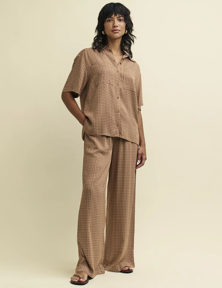 Brown Geometric Print Short Sleeve Shirt 4 Brown Geometric Print Short Sleeve Shirt - Image 2