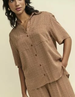 Brown Geometric Print Short Sleeve Shirt 8 Brown Geometric Print Short Sleeve Shirt -UK Clothing Sales t240302brn 1032